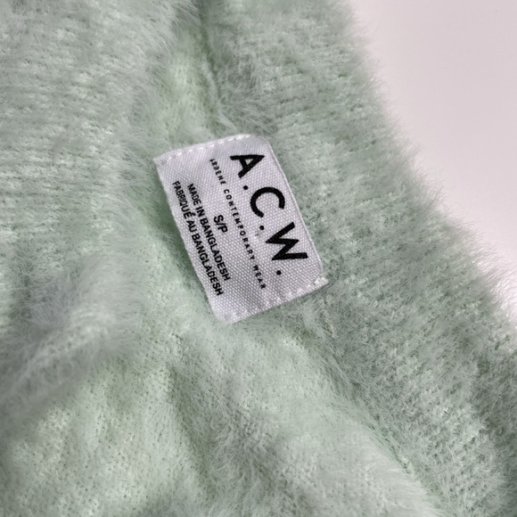 Teal cropped button up long sleeve, fuzzy, size small, great condition - Picture 4 of 5